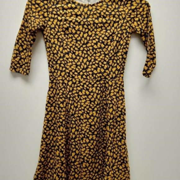 Lark & Ro Women's Three Quarter Sleeve Faux Wrap Fit and Flare Dress Flowered XS - Picture 3 of 3